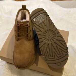 Women’s ugg neumel leather boots new w/ box never worn